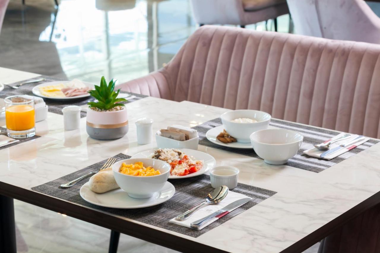 Mds Hotel Chillan Exterior photo A typical breakfast at the airport