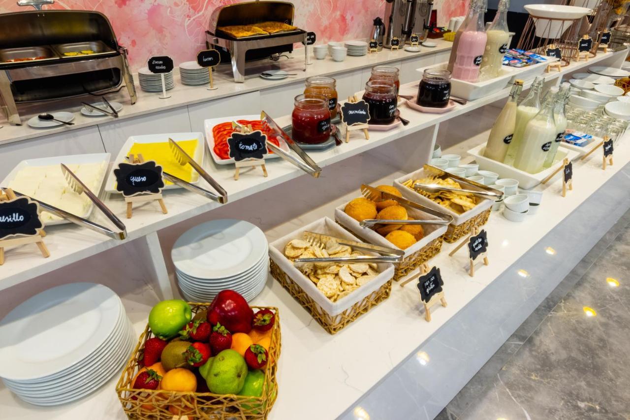 Mds Hotel Chillan Exterior photo A breakfast buffet at a hotel